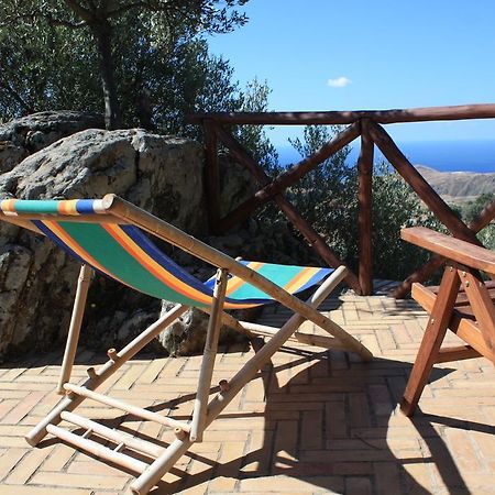 Rocca Del Vento Bed and Breakfast San Pantaleone Exteriör bild
