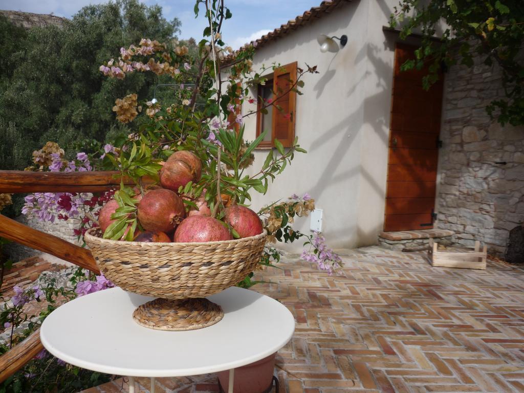 Rocca Del Vento Bed and Breakfast San Pantaleone Exteriör bild